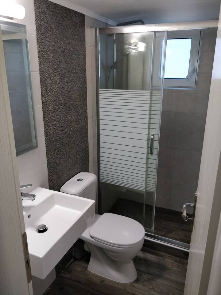 Apartment 5 bathroom